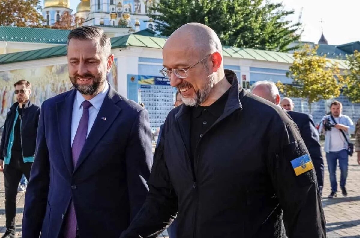    Министр обороны Польши Владислав Косиняк-Камыш и министр обороны Украины Денис Шмыгаль в Киеве.