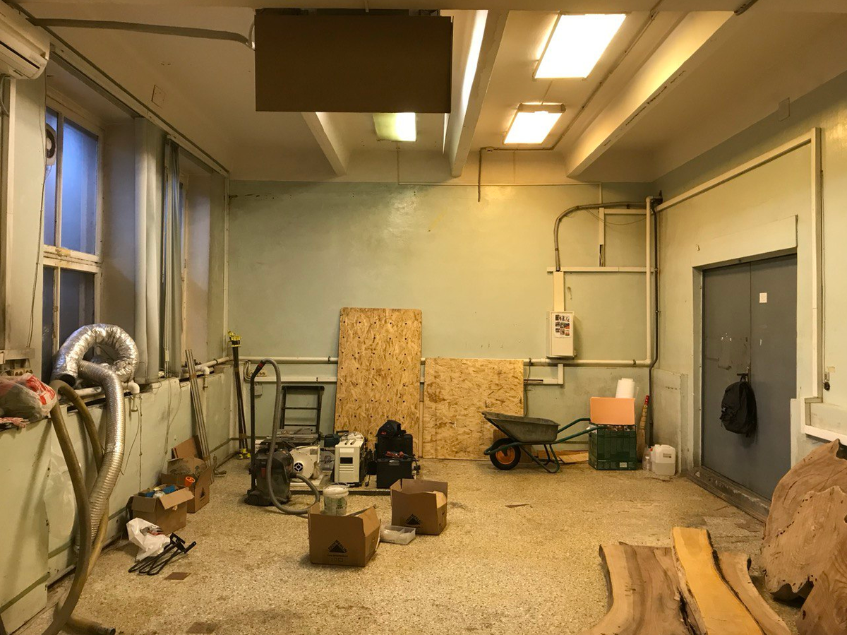 Только заехал в свою первую мастерскую