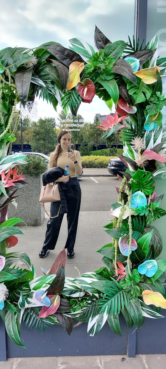 Приехали к 13, пошли гулять по окрестностям