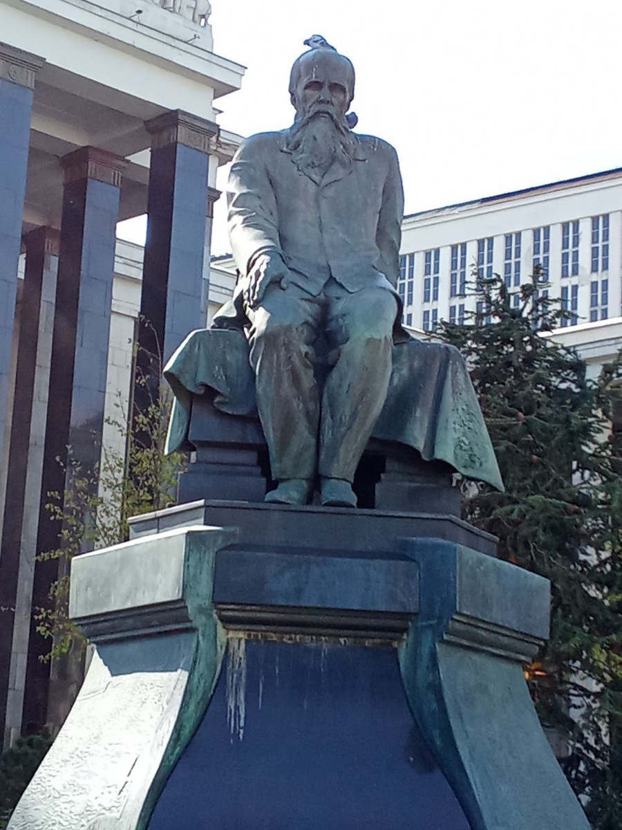 Памятник Достоевскому. Фото Автора