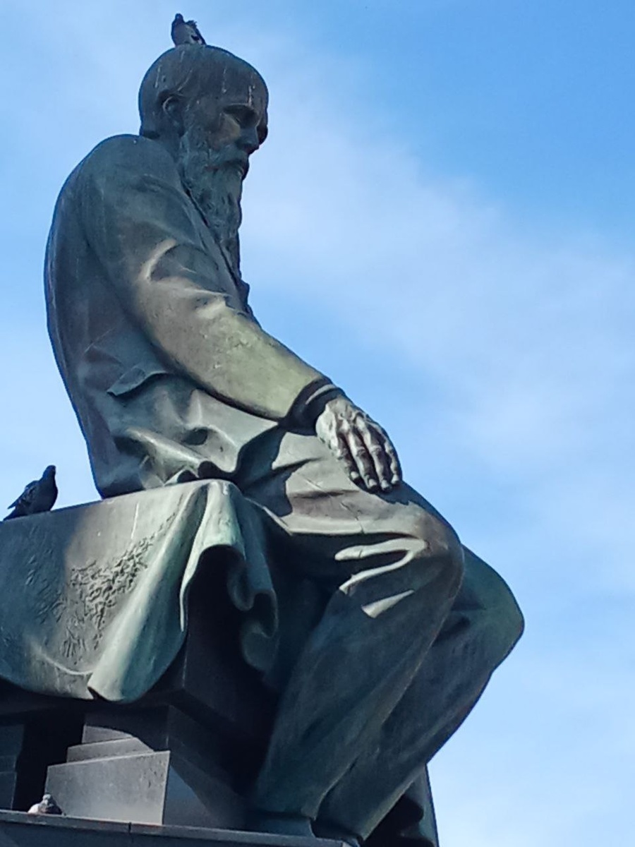 Памятник Достоевскому. Фото Автора