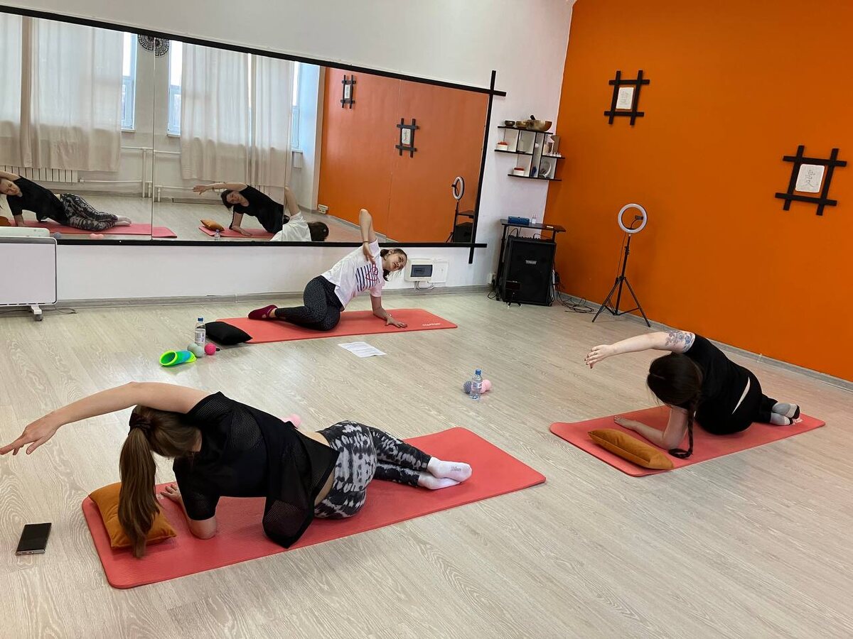 Веду открытый урок по методу Пилатес для мини-группы