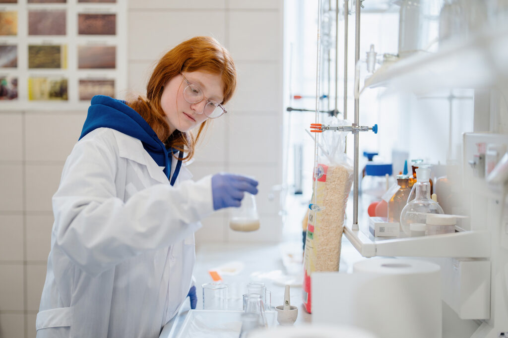    Участница ежегодного всероссийского интеллектуального турнира «Умножая таланты» на практическом занятии