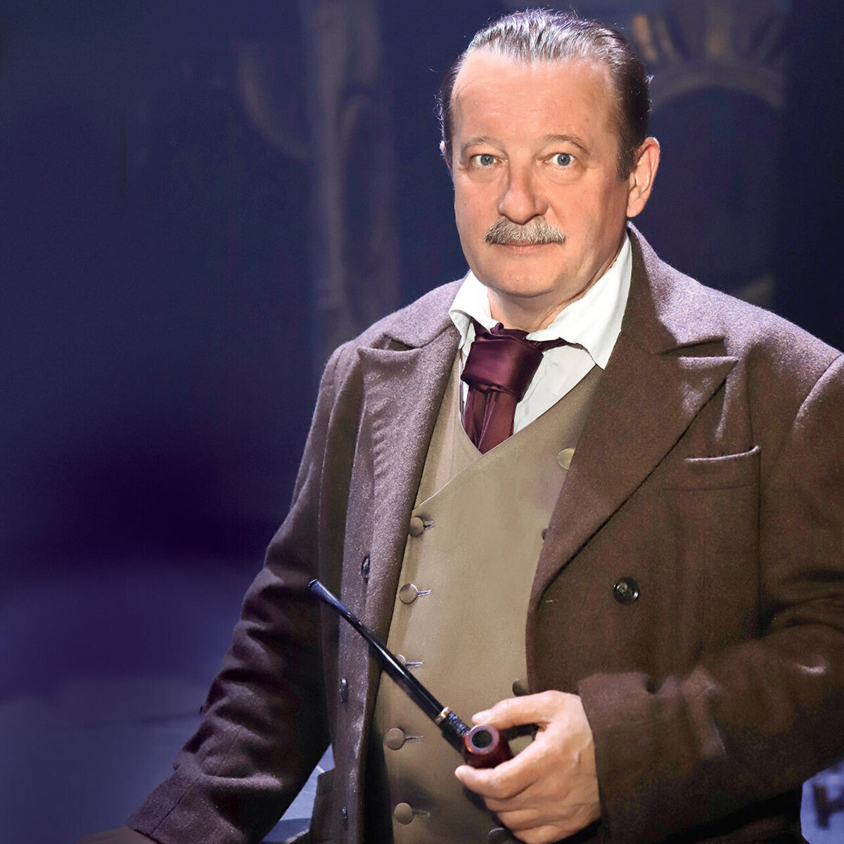    Перед спектаклем «Приключения Фандорина» в Московском Губернском театре. 2019 г. personastars.com