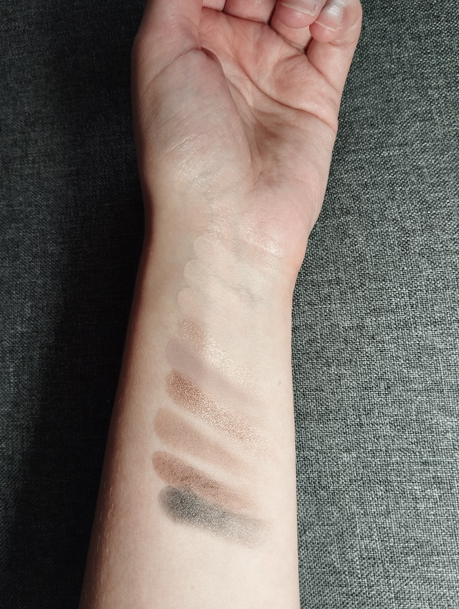 Свотчи оттенков сверху вниз по порядку. 