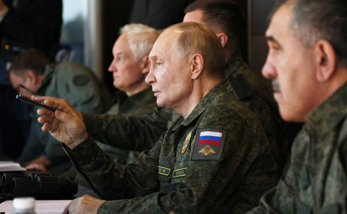    В России занимаются благоустройством, развивают образование и вспоминают историю