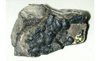 Рис. 1 Урановая смолка