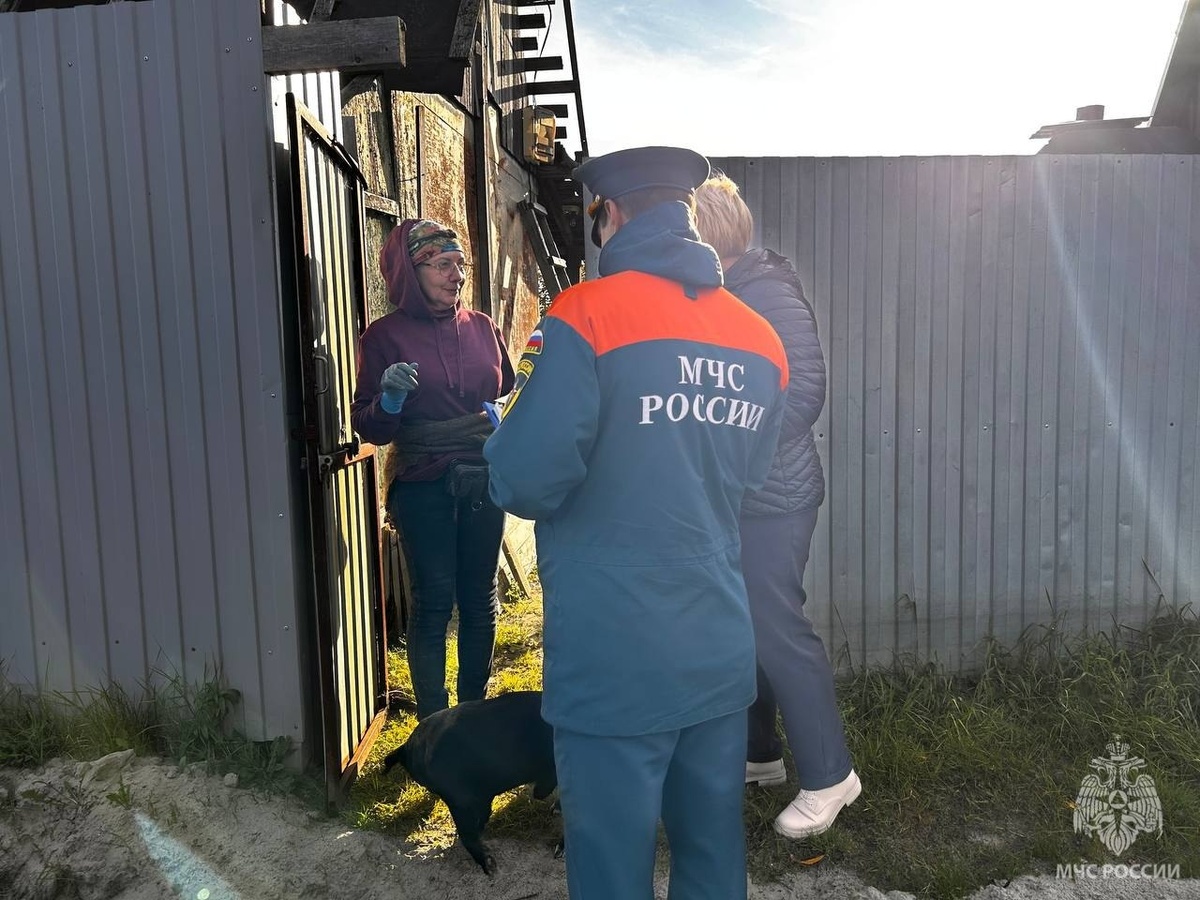    Спасатели Югры проводят профилактический рейд «Отопительный сезон» среди жителей округа