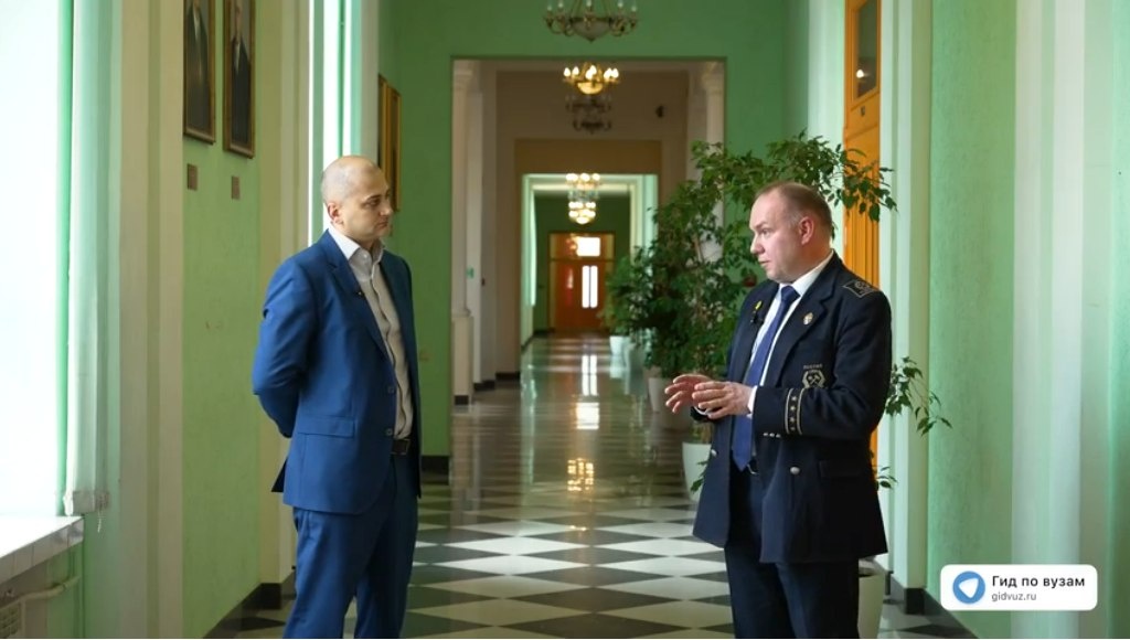 Интервью в Горном университете. Слева: Гетц Роман Николаевич, главный редактор СМИ «Гид по вузам», кандидат политических наук. Справа: Денис Устинов, декан энергетического факультета, к.т.н.