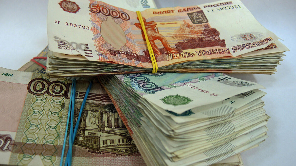 Зачем россиянам советуют срочно копить больше денег: что происходит с рынком труда