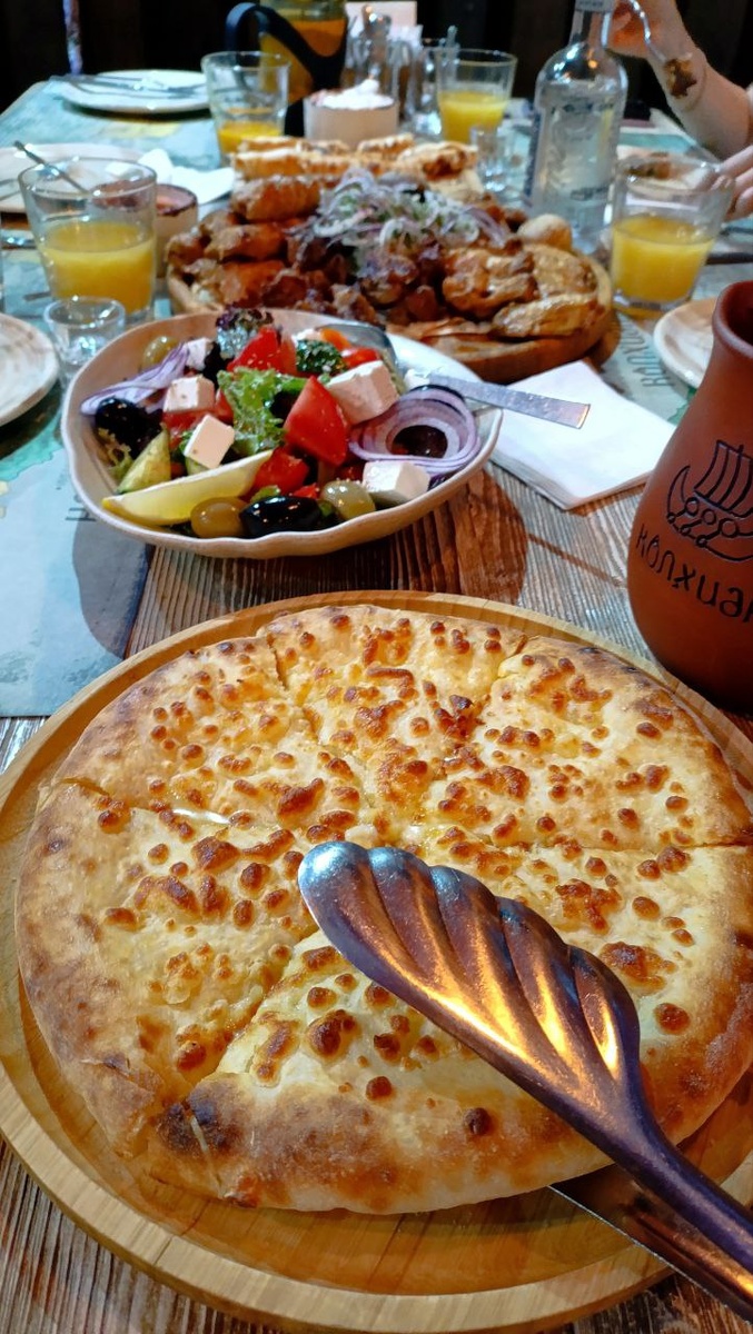 В далеке сам шашлык) на первом плане хычин по имеретински