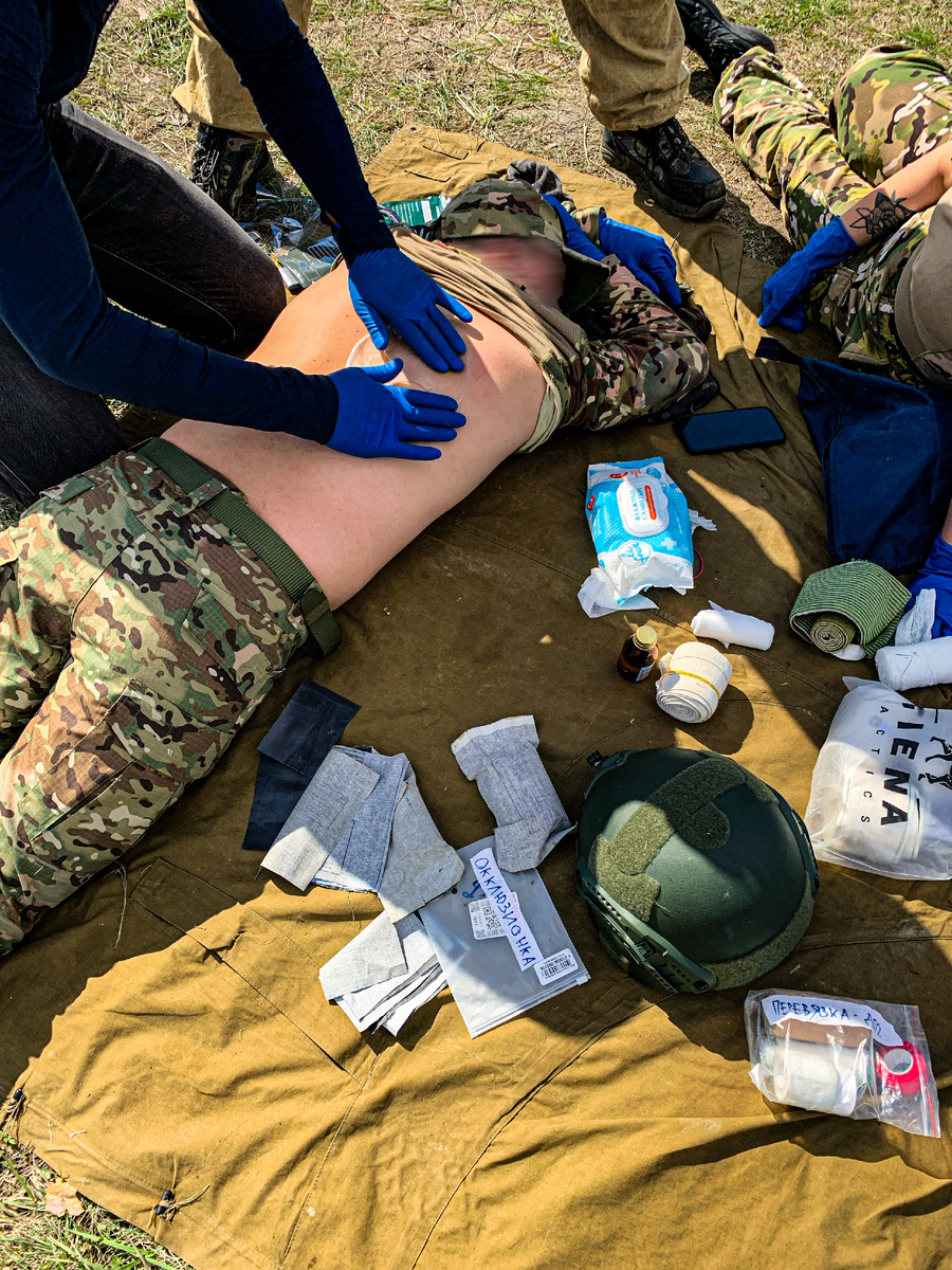 Наложение оклюзионного пластыря.