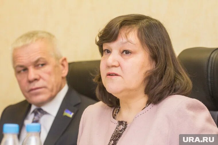 Надежда Алексеева принясла присягу в качестве депутата Тюменской областной думы. Фото: Александр Елизаров © URA.RU