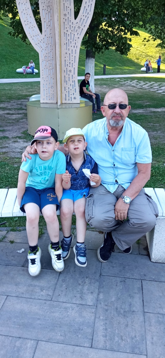 АГ с чижиками - внуками Лёхой и Михой