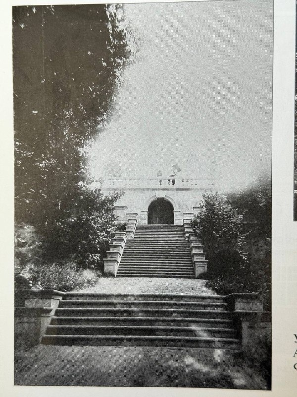 Лестница к реке Десне (сохранилась)