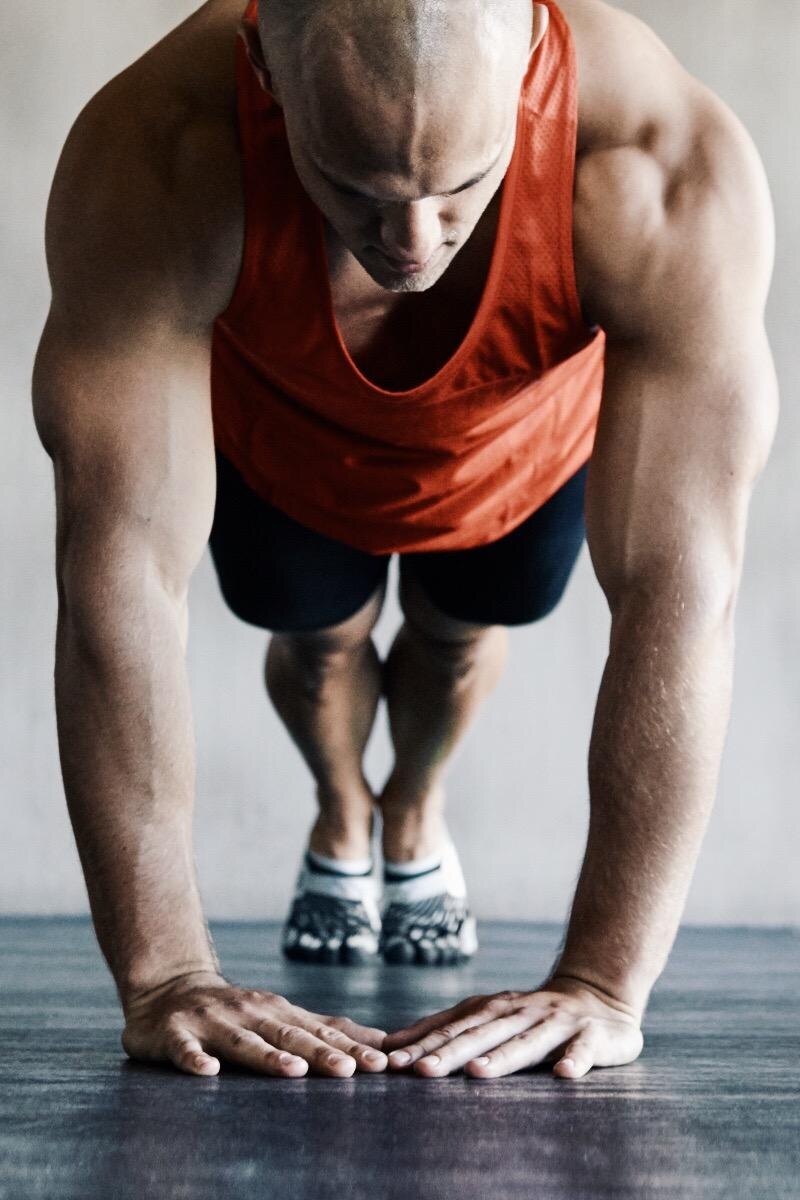 PeopleImages / Shuttersock / fotodom📷Основная нагрузка приходится на трицепс