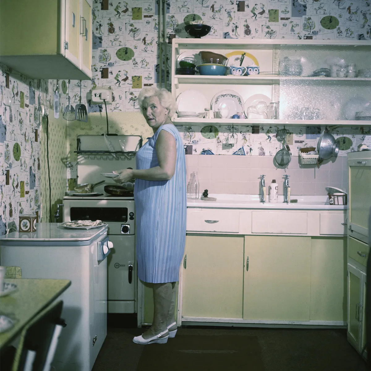 Мама Джорджа, Луиза, она же «Банк мама», на своей кухне. Она и его отец, Гарольд, поддерживали музыкальные устремления Джорджа