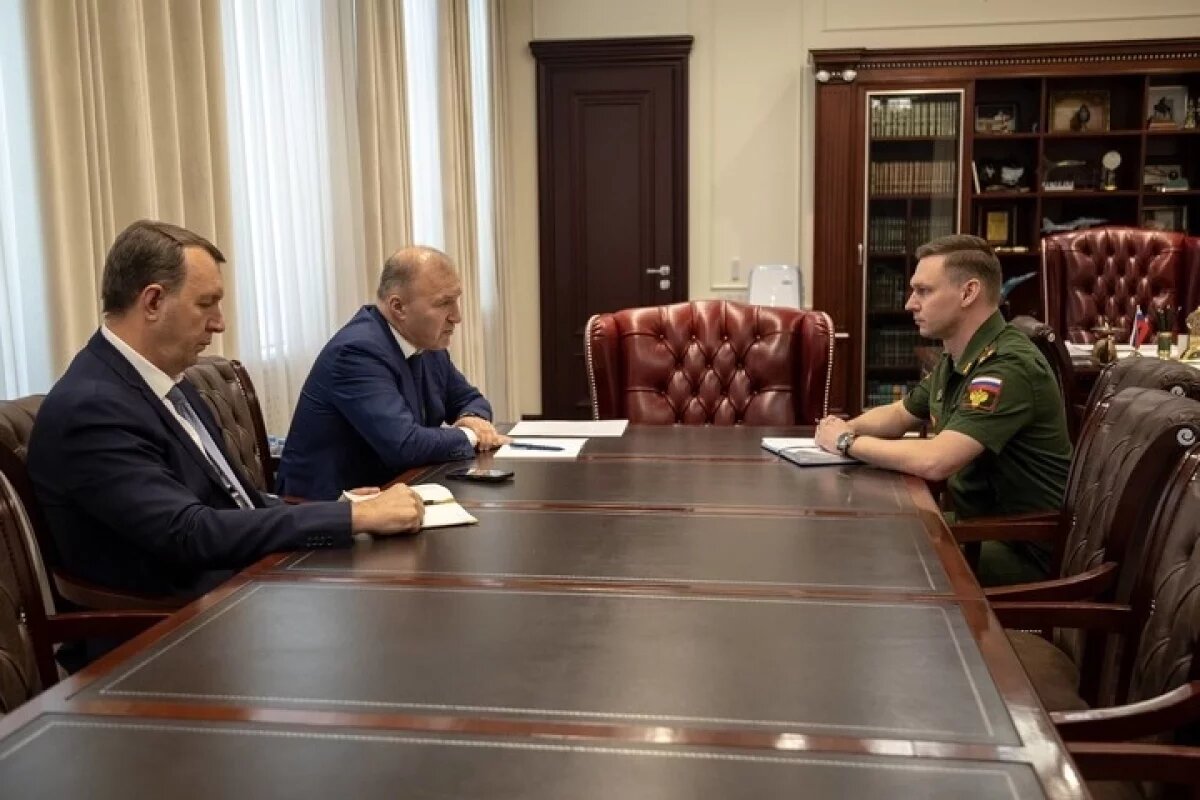    Глава РА провёл рабочую встречу с военным прокурором Майкопского гарнизона