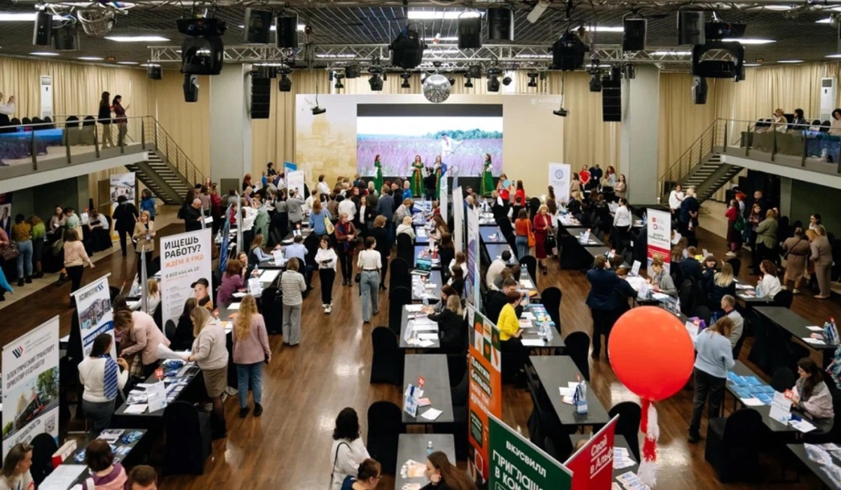     Ярмарка вакансий. Источник: rg.ru Автор фото: Пресс-служба Центра занятости населения Санкт-Петербурга