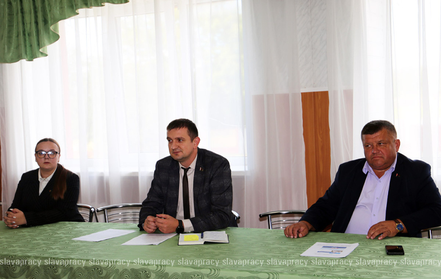     Единство ради будущего: об этом говорили на встрече в Копыльском райагросервисе