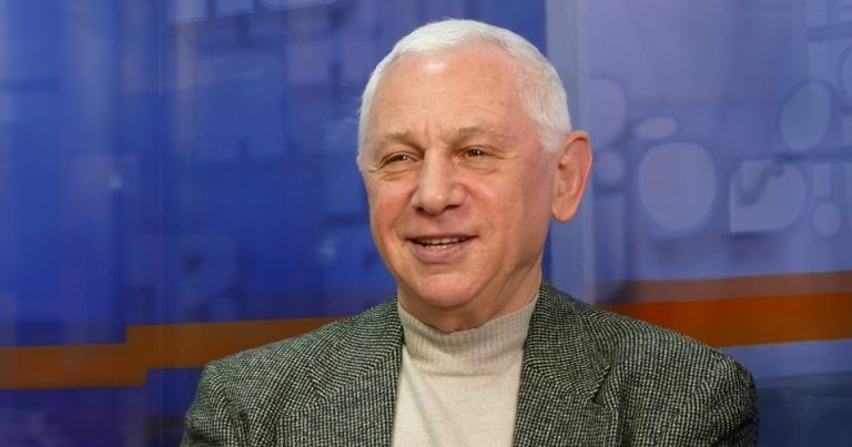 «Если бы Пугачева позвала на баррикады, никто бы не пошел» — писатель Эдуард Тополь*