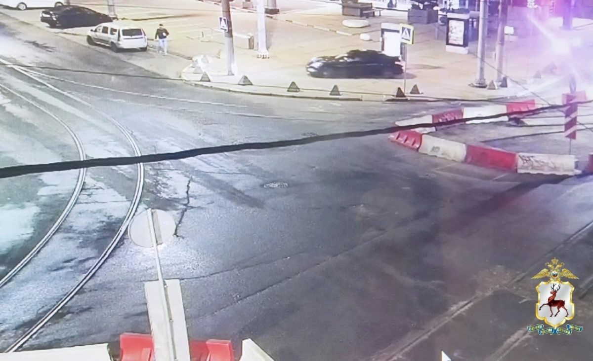    Нетрезвый нижегородец проехал про тротуару на улице Алексеевской и проигнорировал требования полиции об остановке