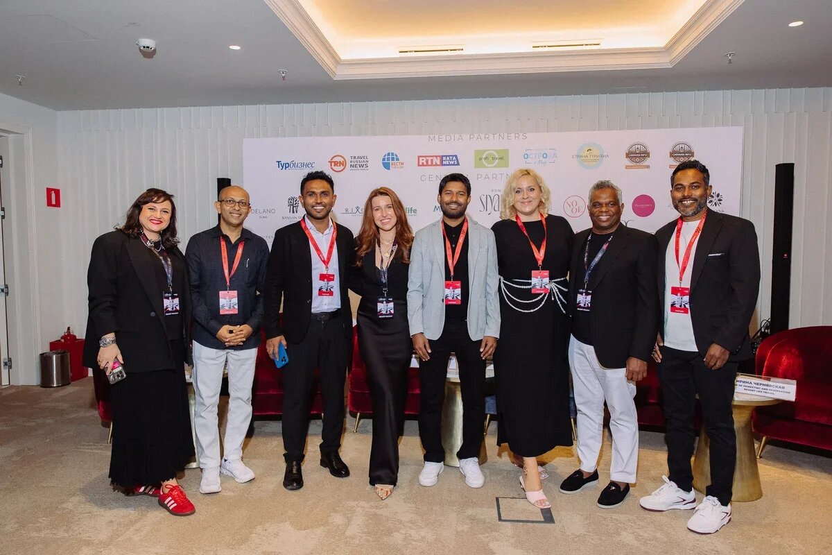    Manta Forum, как и в прошлом году, лично посетил глава офиса по туризму Мальдивских островов г-н Ибрагим Шиури (в центре, в светлом пиджаке). Фото: Resort Holiday