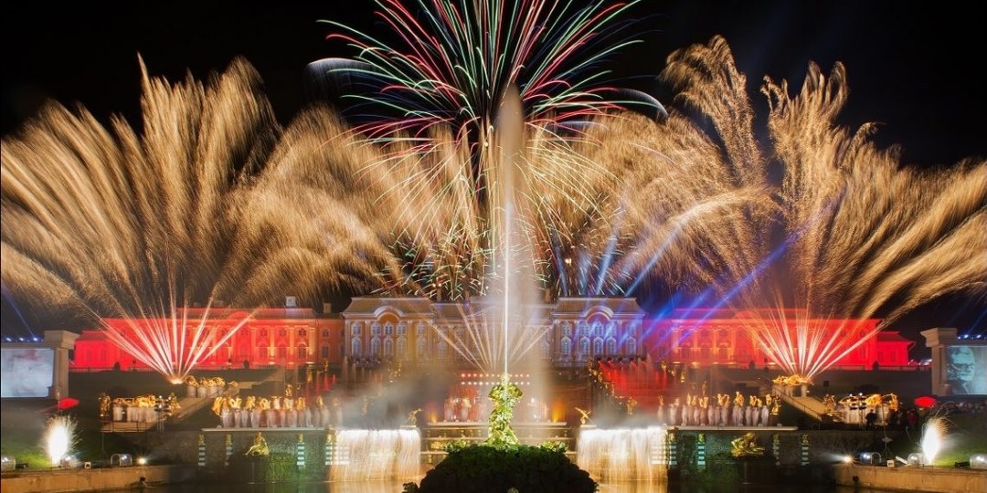 Бьютиголик и церемония закрытия фонтанов в Петергофе