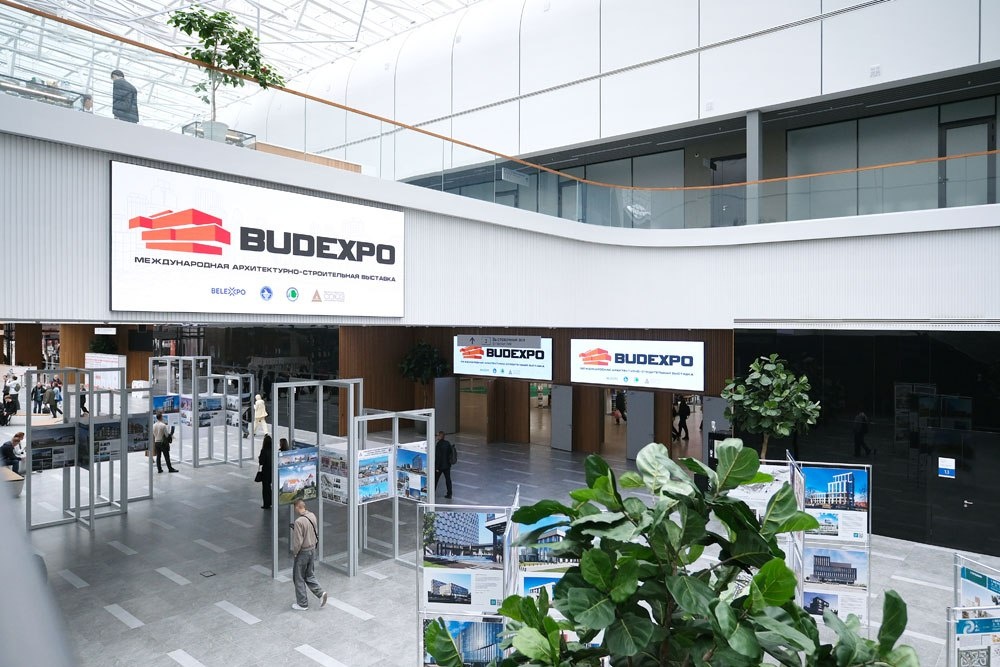 Фойе международного выставочного центра BELEXPO в Минске