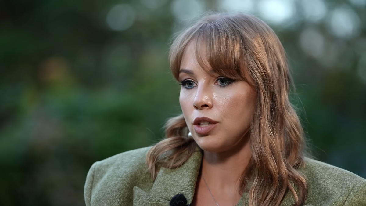 Полина Диброва во время интервью