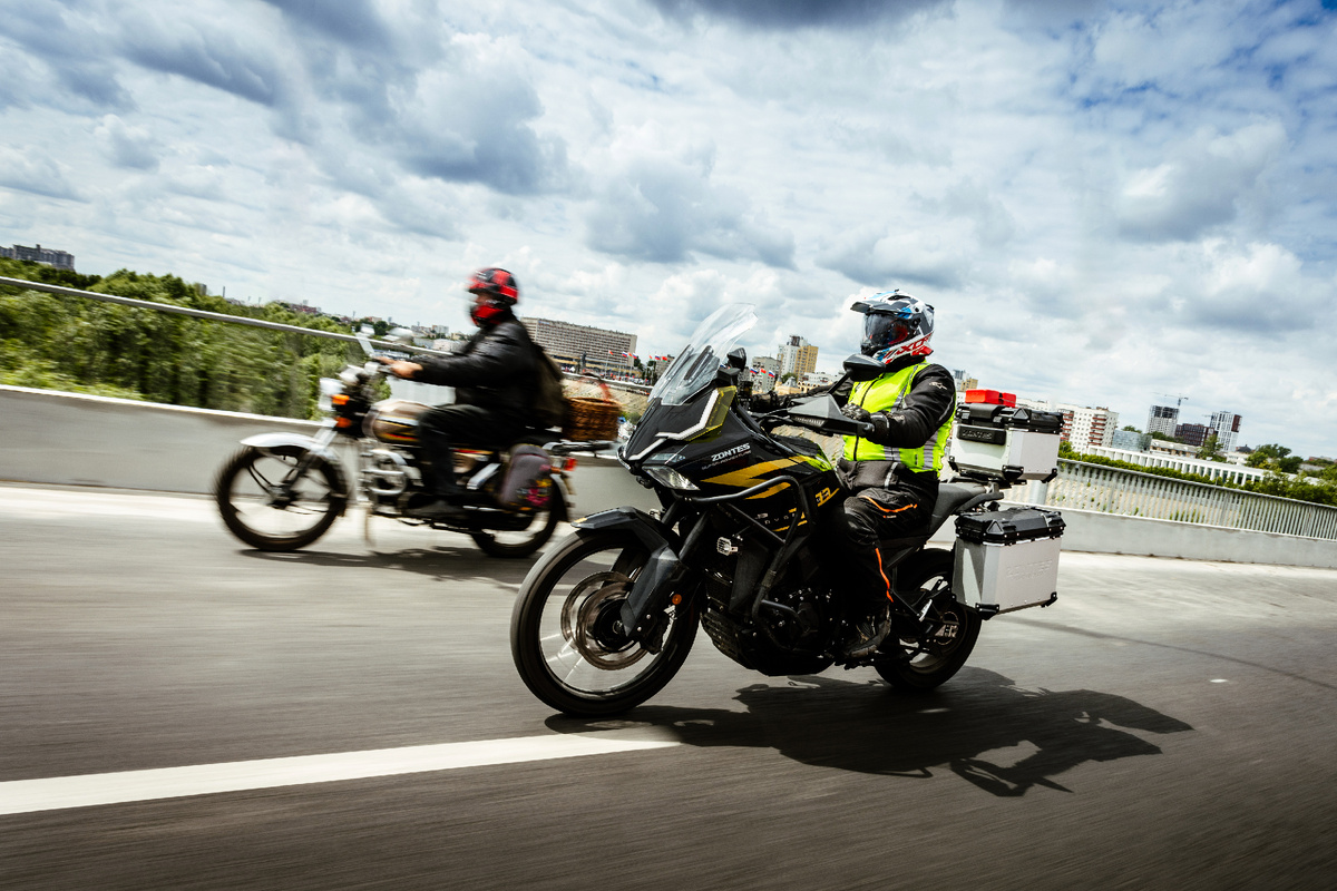 Редактор портала MOTOGONKI.RU Кирилл Чернышев едет на Zontes 703F в Нижний Новгород