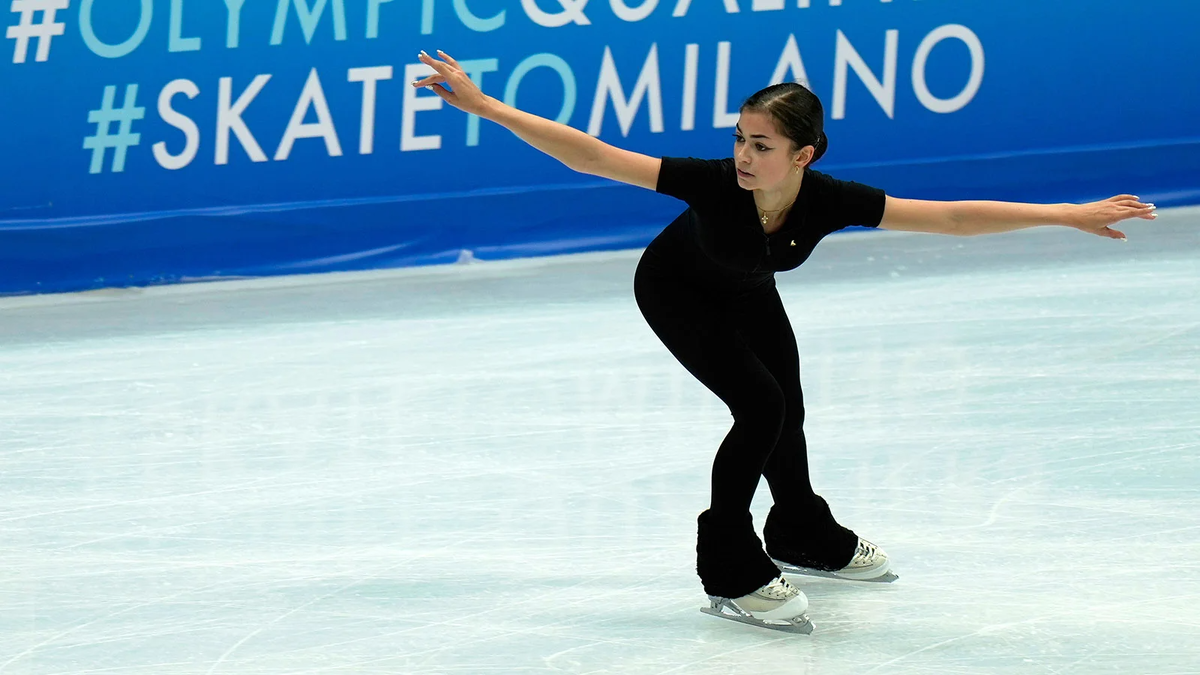 Китай. Пекин. Аделия Петросян на тренировке. (Фото Mahesh Kumar A. / AP Photo)
