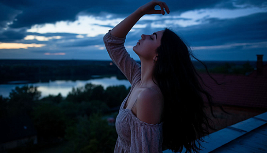 Она смотрела словно с затаенной грустью..