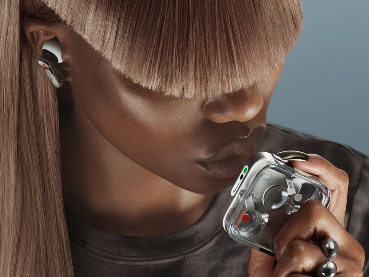    Nothing представила Ear (3) с «разговорным» кейсом