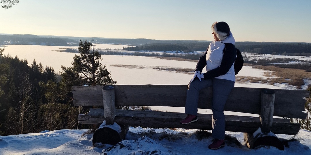 Зимний выходной в Сортавале: где водопады дышат сквозь лёд, а гранаты прячутся в снегу