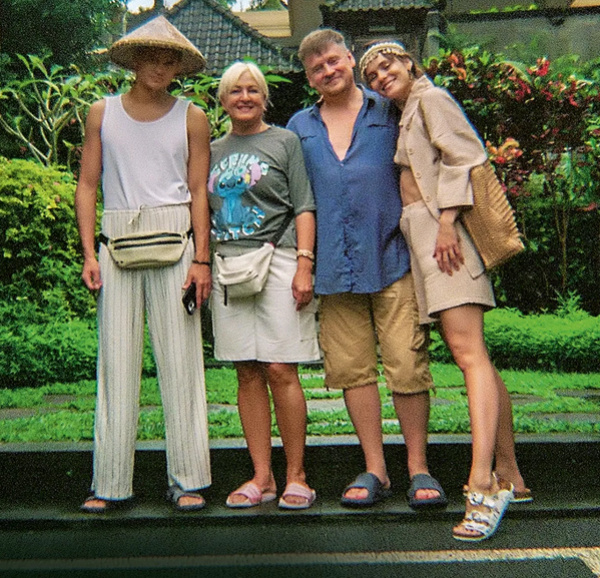    Семья Ангелины Стречиной — отец, мать и брат