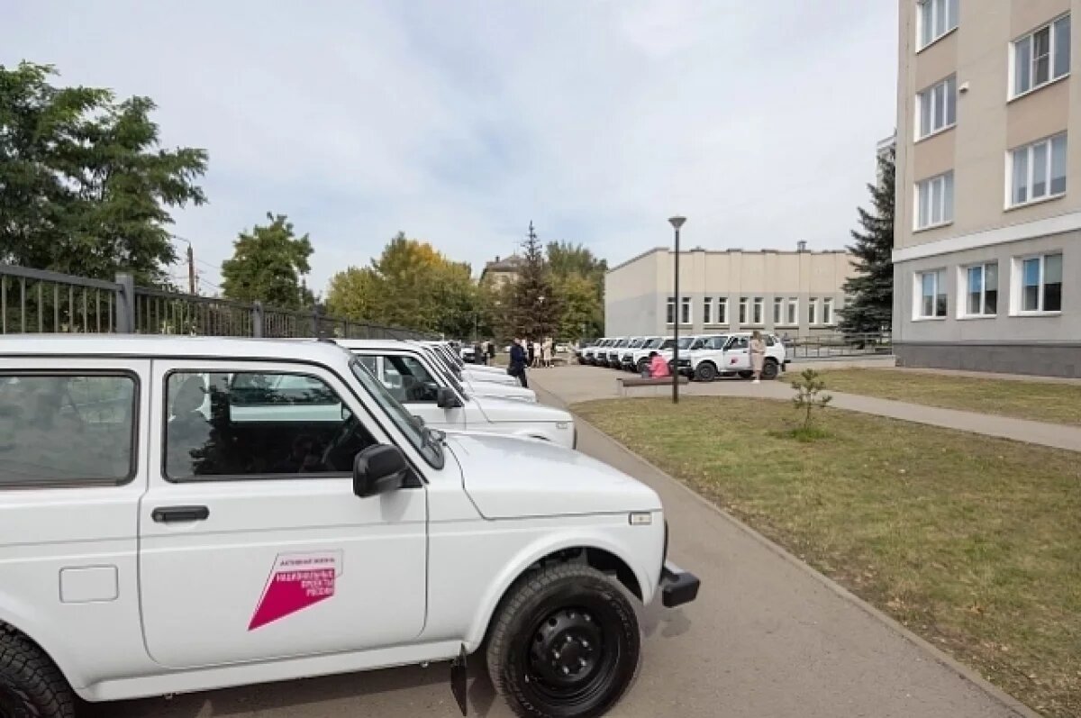    ФАПам Тульской области передали 17 автомобилей