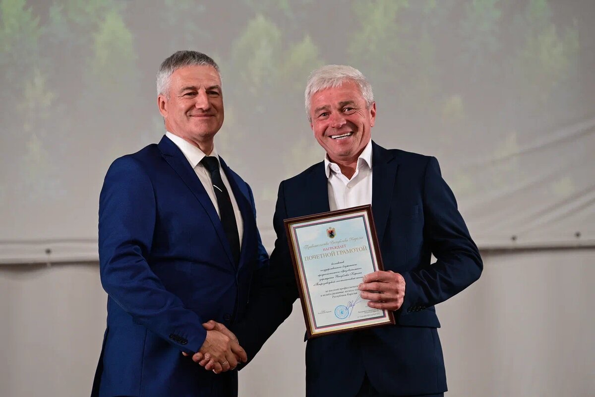    Награждение работников лесной отрасли. Фото: «Республика»/Сергей Юдин