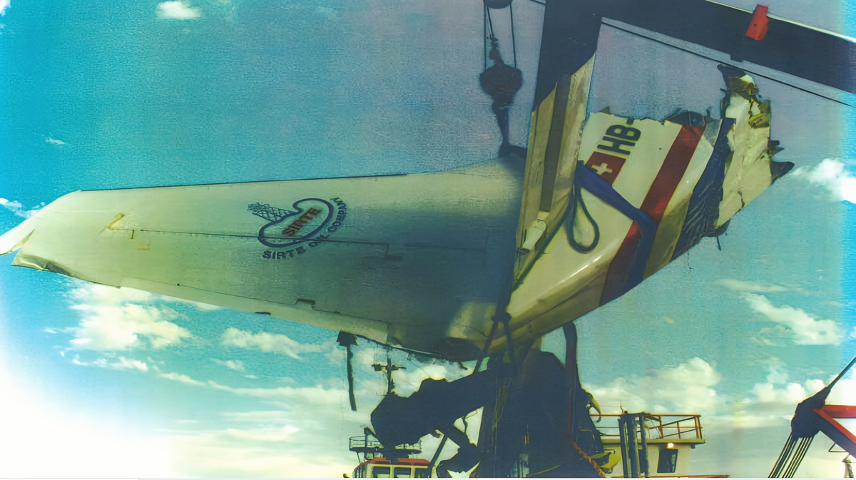 Хвостовая часть самолёта, извлеченная из дна Средиземного моря