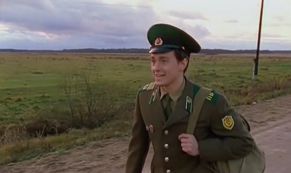 Белов возвращается из армии. кадр из сериала