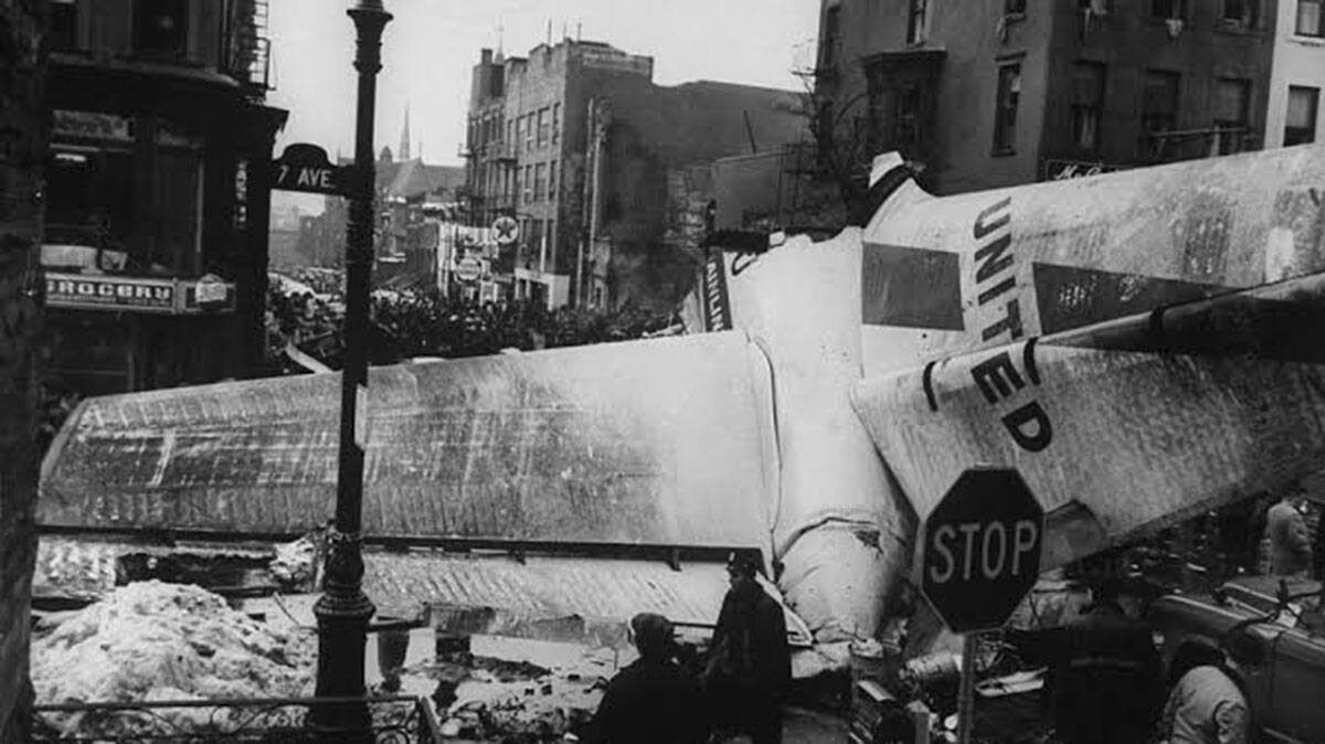    Обломки рейса 826 на улицах Бруклина, 1960 год / Фото: public domain