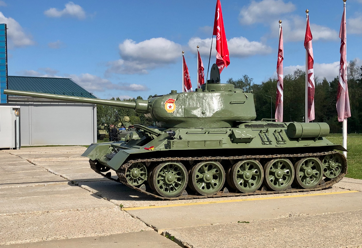 Средний танк Т-34-85 . Технический Центр Парка "Патриот". День Танкиста, 10 сентября 2023 года.