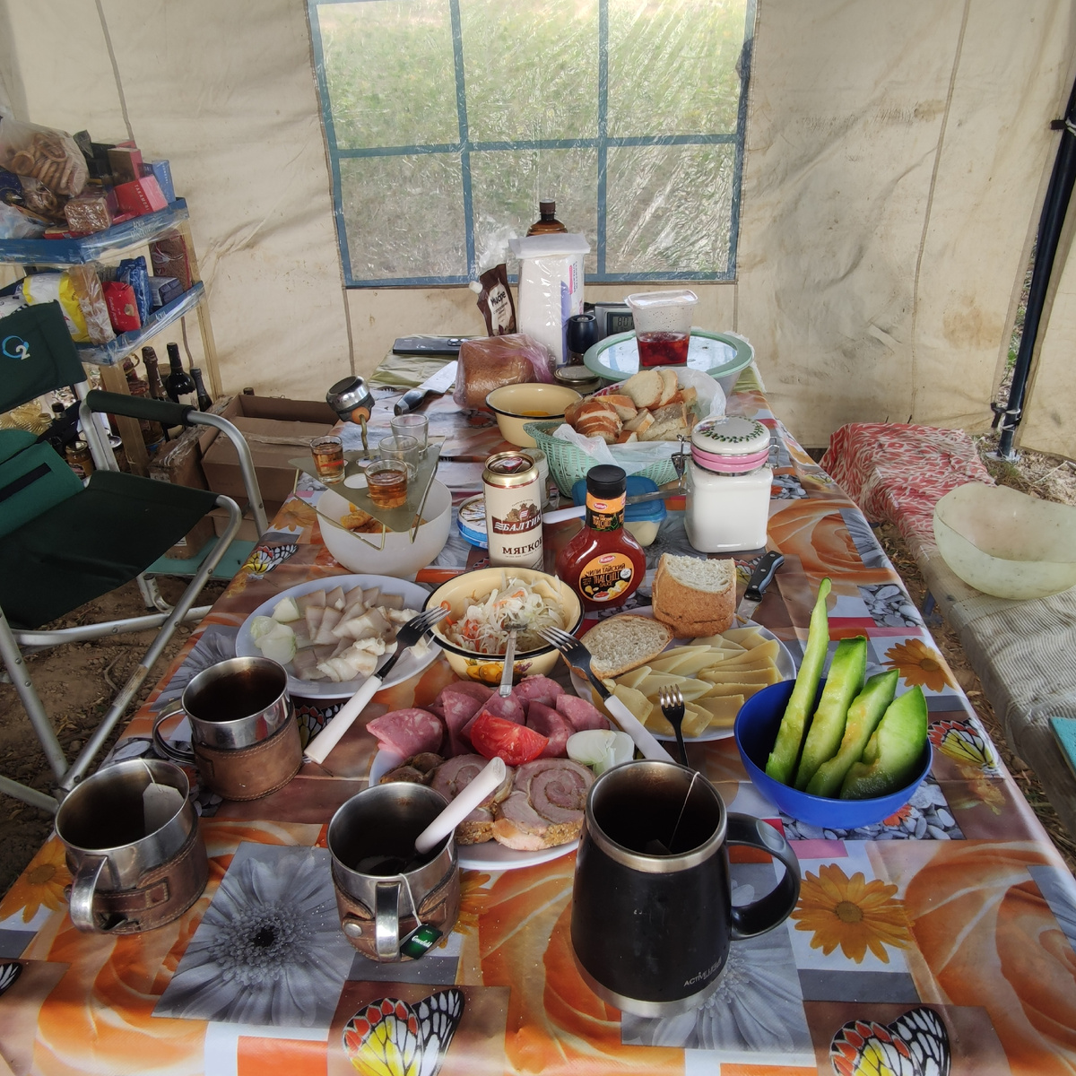 Обычно наш обеденный стол выглядит так