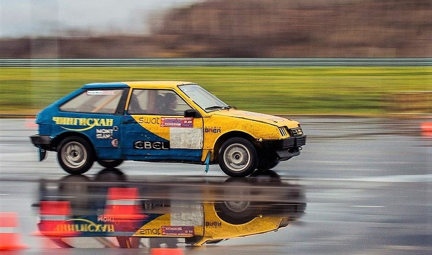 Каким образом на легковых авто мощность большая, а везет меньше чем трактор или грузовик и куда убежали лошадиные силы