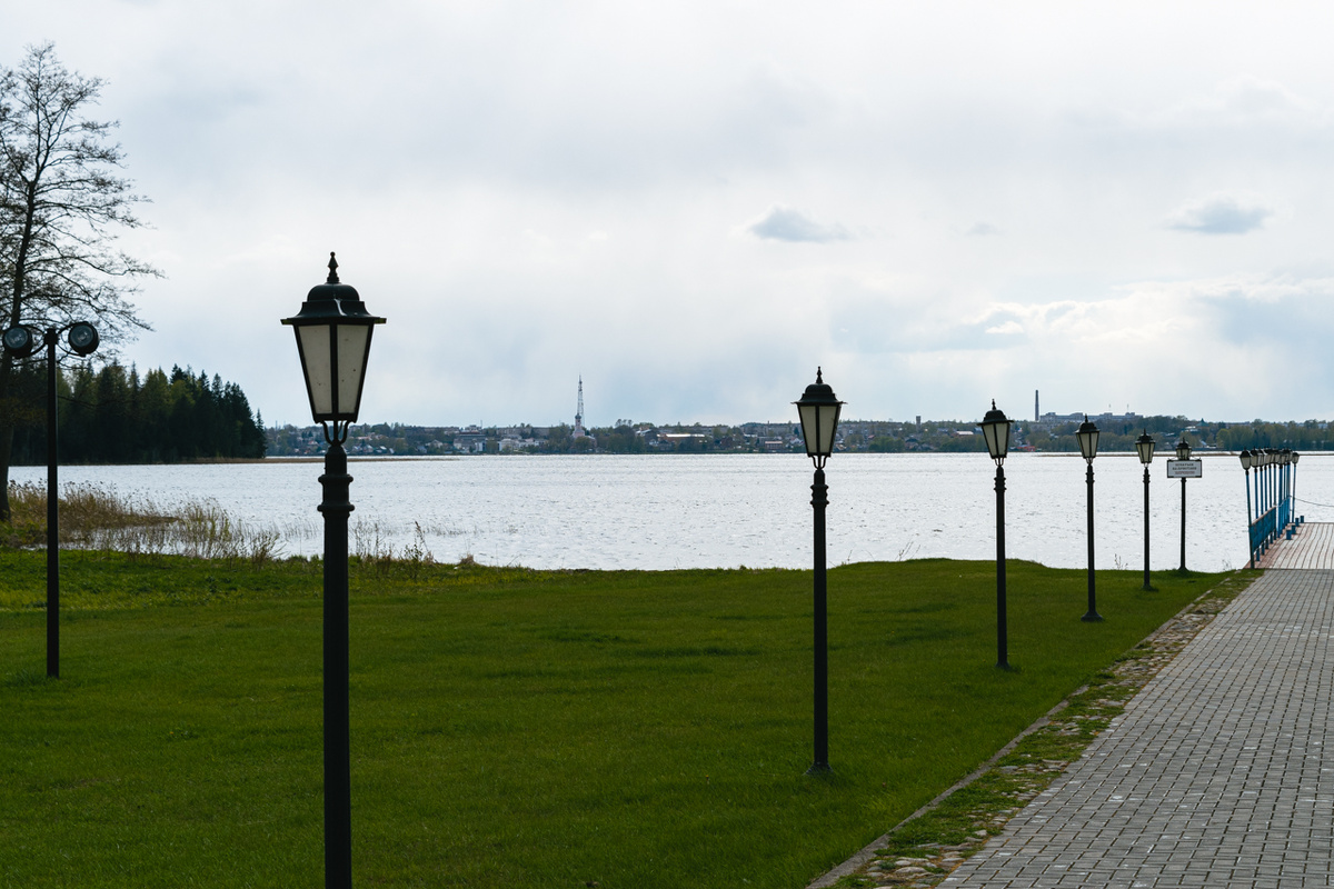 Вид со стороны Иверского монастыря на Валдайское озеро