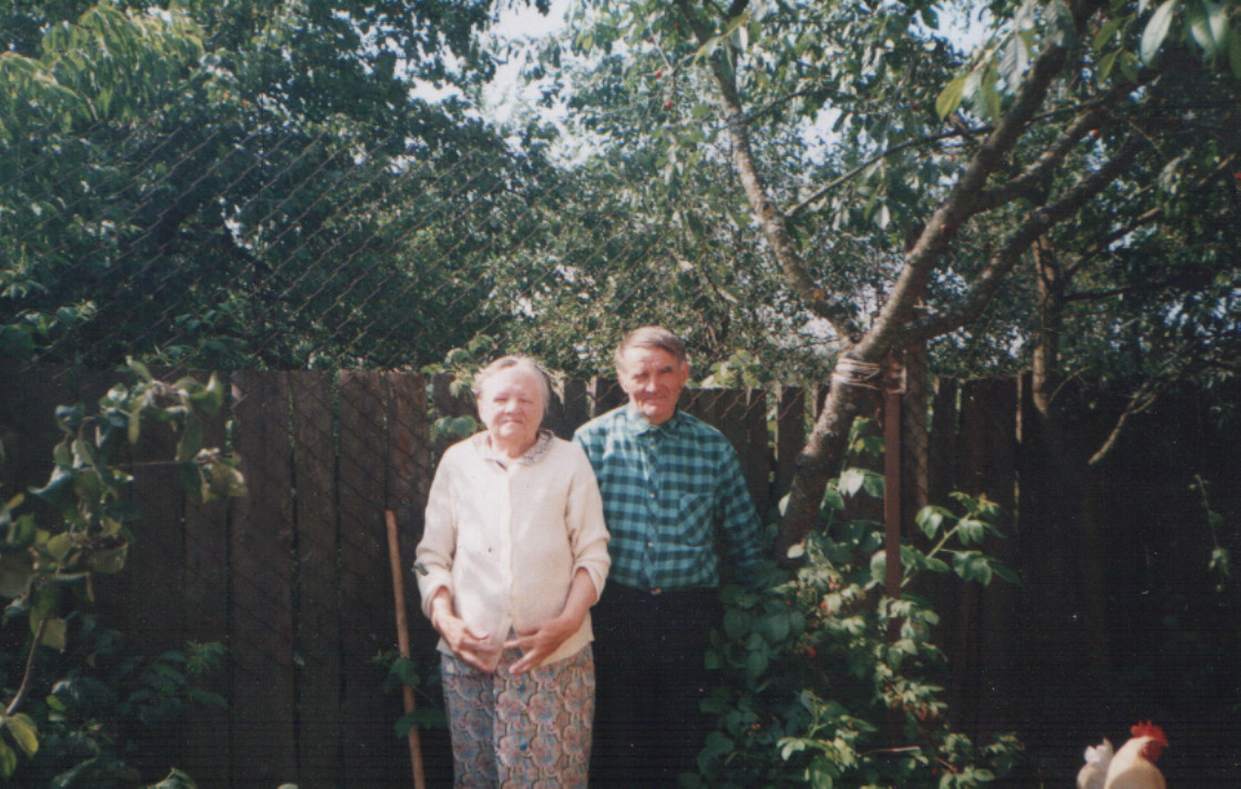 Мои мама (бывшая учительница  математики, директор сельской школы) и папа (бывший агроном, председатель колхоза)