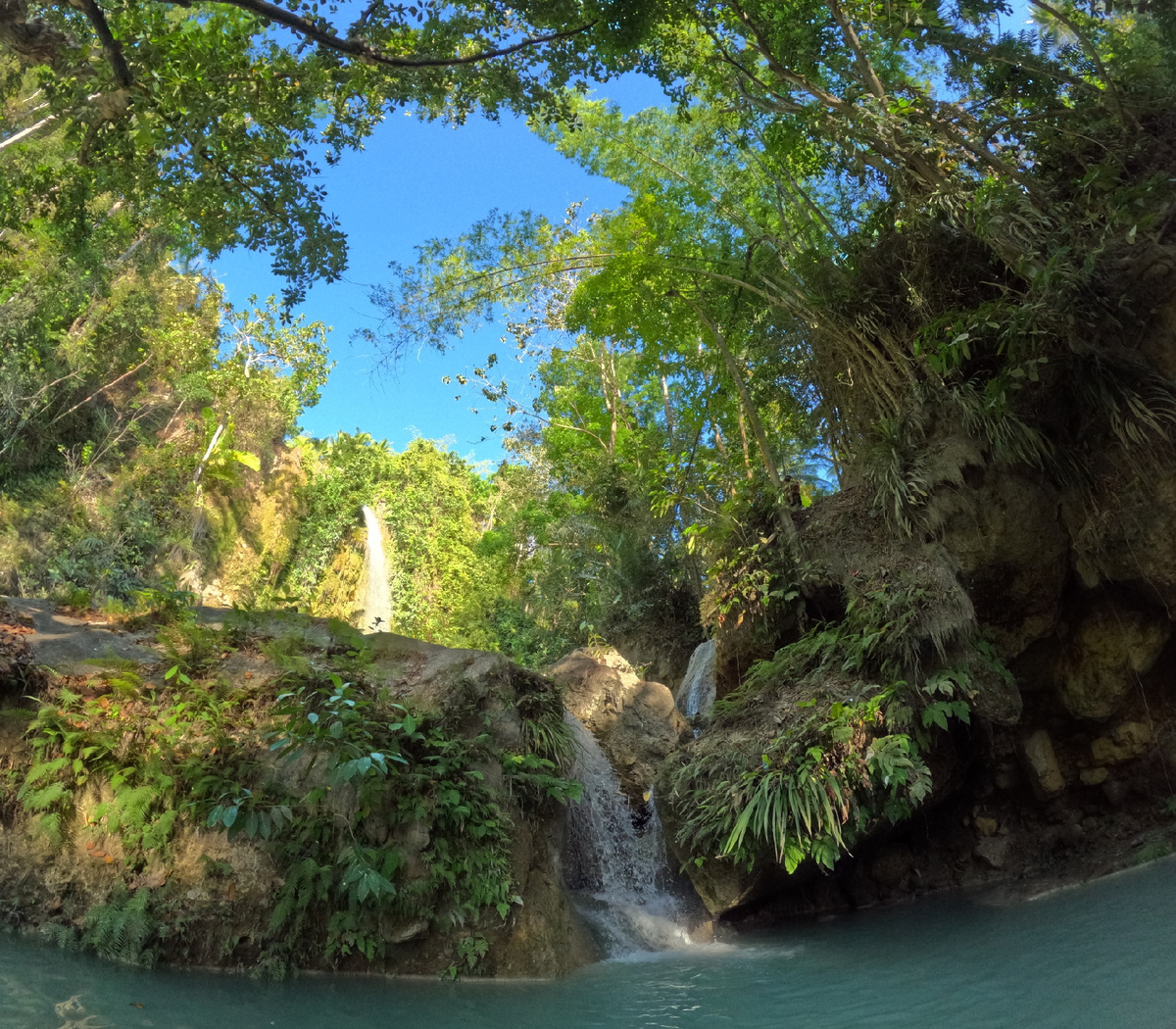 Водопад Инамбакан