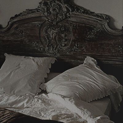 От изобилия к упадку: почему имение Кирсановых выглядит так бедно?