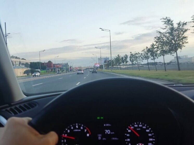     КБМ (коэффициент бонус-малус) — это показатель, который отражает страховую историю водителя и влияет на стоимость полиса ОСАГО. Фото: архив МК в Питере