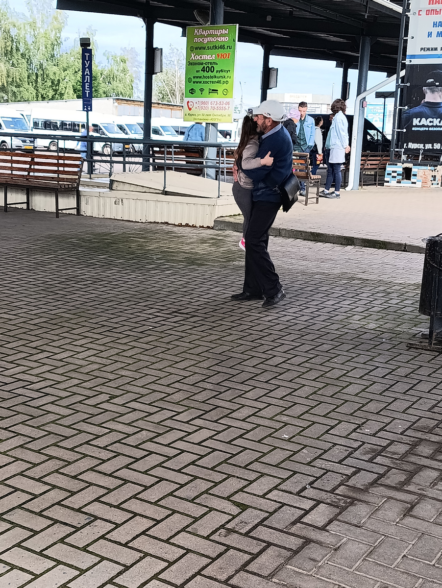 Саша очень любит деда